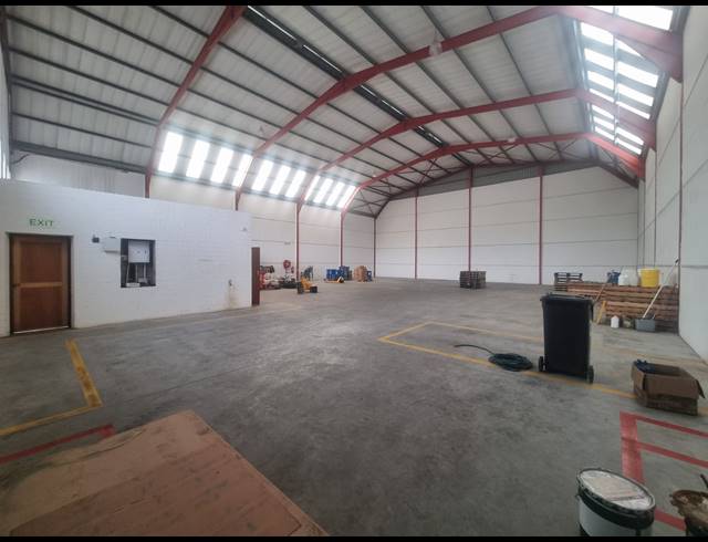 500M² WAREHOUSE TO LET IN PHILIPPI